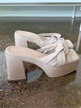 Beige Leather Platform Sandals size 39/8.5 US